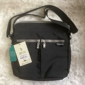 Baggallini Black Comrade Crossbody Bag , NWT, MSRP $68